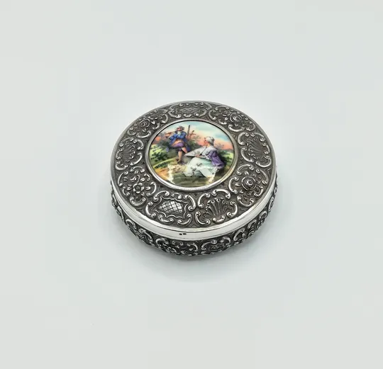 Silver box with porcelain detail - Caixa em prata com detalhe em porcelana