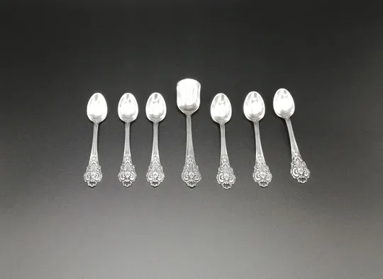 Set of 6 teaspoons and 1 sugar spoon - Conjunto de 6 colheres de chá e 1 pá para açúcar