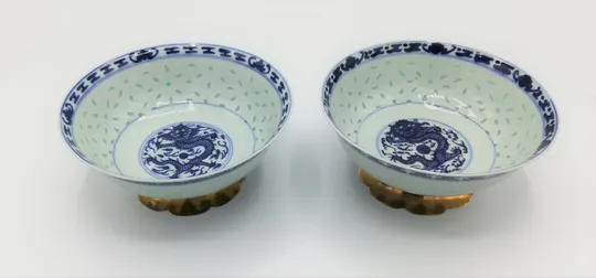 Pair of chinese "rice grain" bowl with gilded silver stand - Par de taças "grão de arroz" chinesas com pé em prata dourada