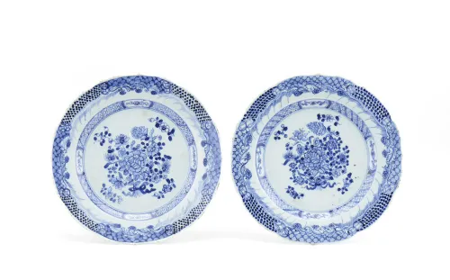 Pair of Companhia das Índias, Qianlong period plates - Par de pratos Companhia das Índias do período Qianlong III