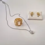 Brincos, cola...